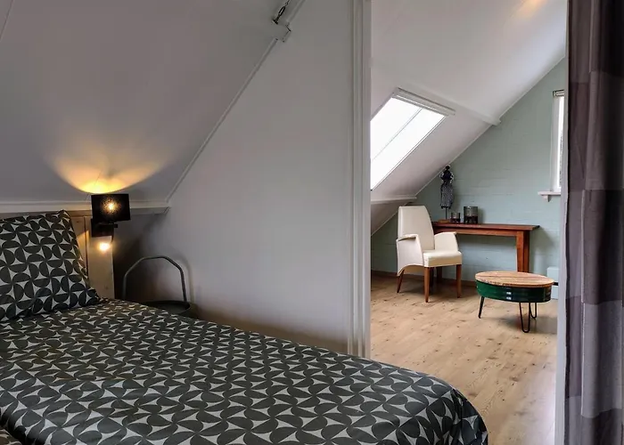Studio 88 Bed By The Sea